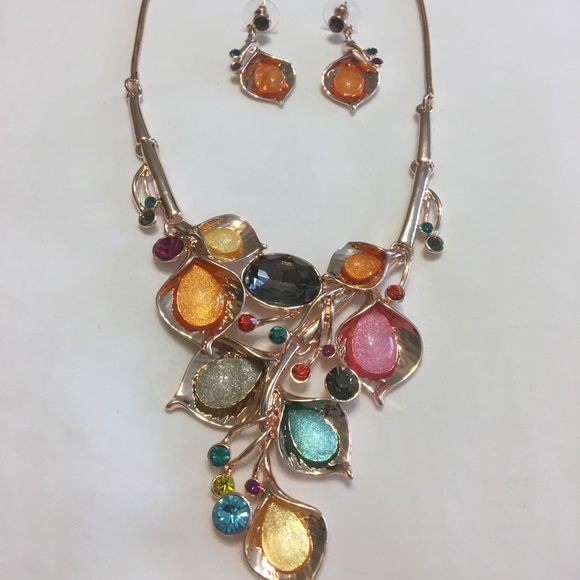 💕Gorgeous💕 Multi Color Necklace & Earrings Set - Picture 6 of 8
